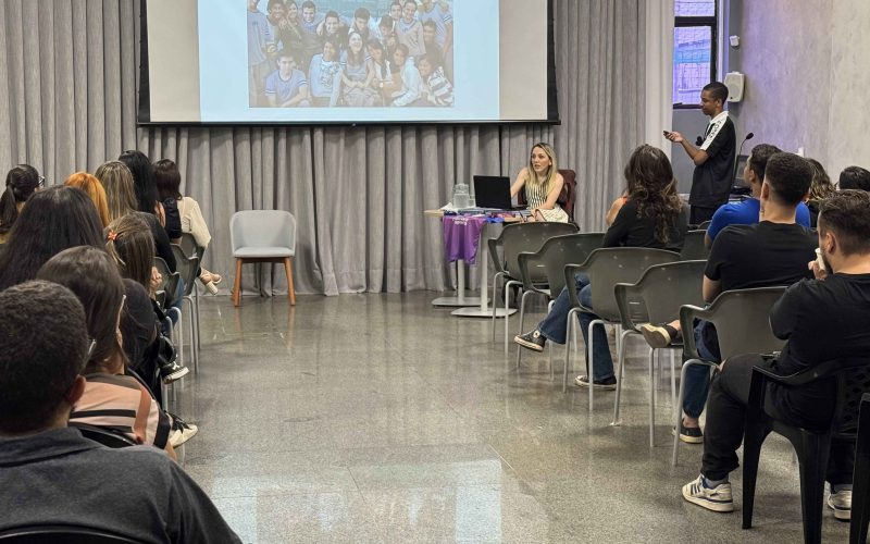 Superação e inspiração marcam palestra de atleta paralímpica, Amanda Alether, na Emccamp Residencial