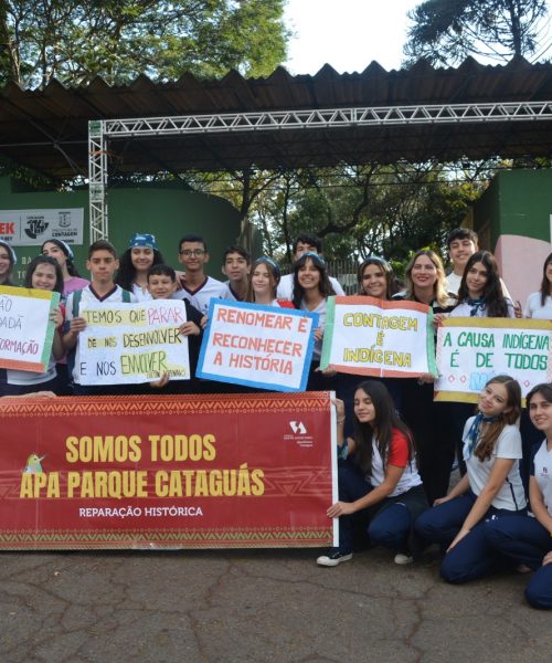 Estudantes do Colégio Santo Agostinho celebram com a ALMG aprovação da lei que renomeia Parque Fernão Dias para Parque Cataguás