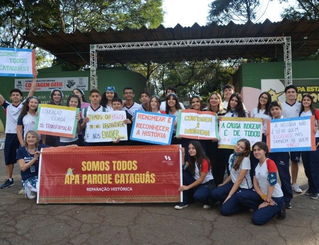 Estudantes do Colégio Santo Agostinho celebram com a ALMG aprovação da lei que renomeia Parque Fernão Dias para Parque Cataguás