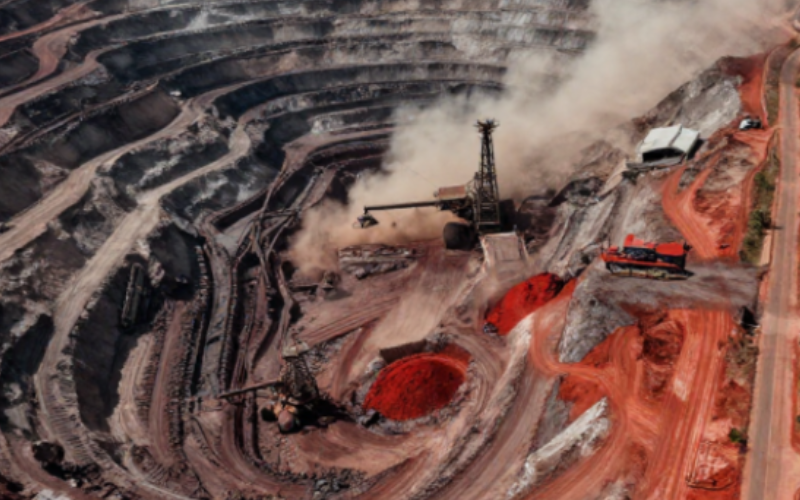 Mineração pressiona cidades e desafia gestão urbana, apontam especialistas em encontro da AMIG Brasil
